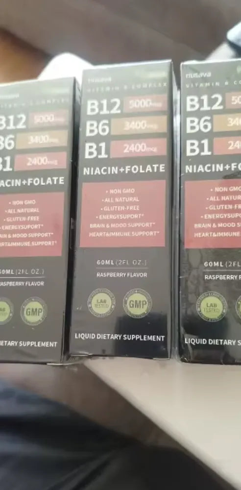 Foto real de cliente con dos cajas de Nusava B12