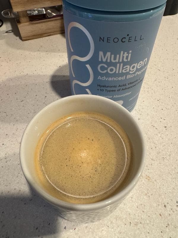 Cuatro mujeres compartiendo su experiencia con NEOCELL Collagen Bio-Peptides, siéntete bien por dentro y por fuera