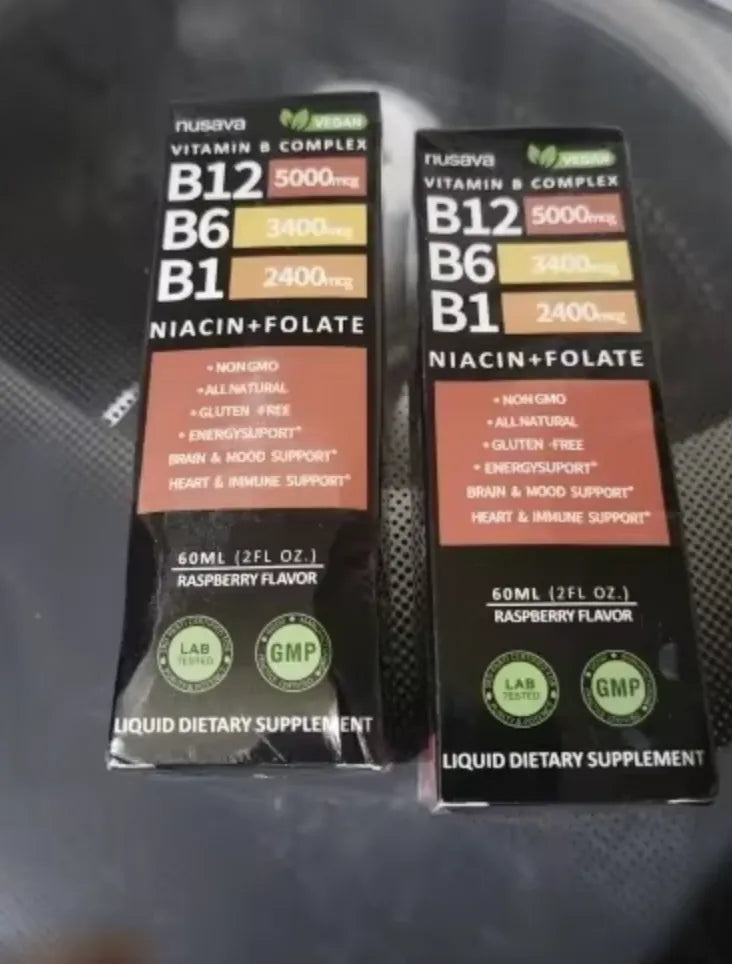 Foto real de cliente con dos cajas de Nusava B12